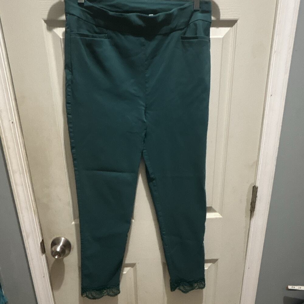 Chico’s Women’s Green Ankle Pants Slim Skinny Mid Rise Pockets Lace Size 15